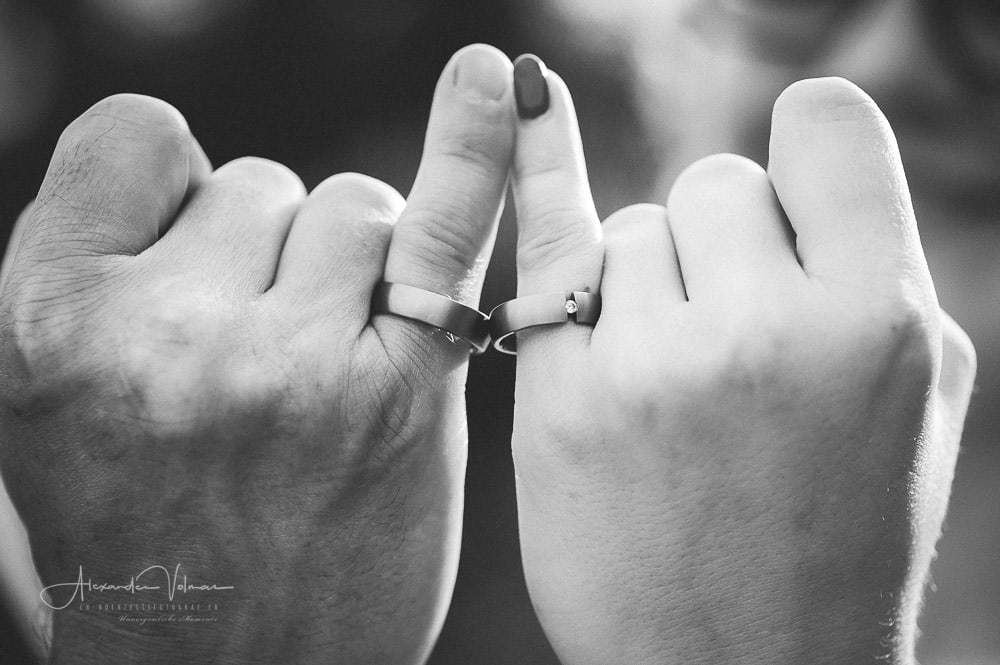 Ehering an Ehering - Kreative Hochzeitsfotografie
