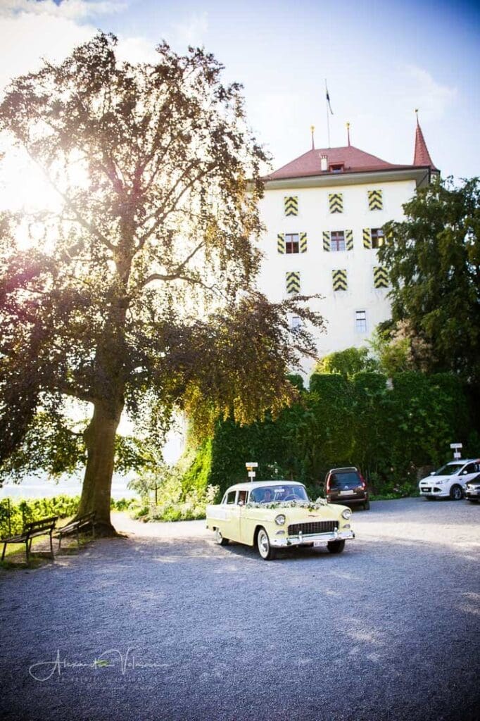 Abfahrt von Schloss Heidegg, Hochzeitsauto